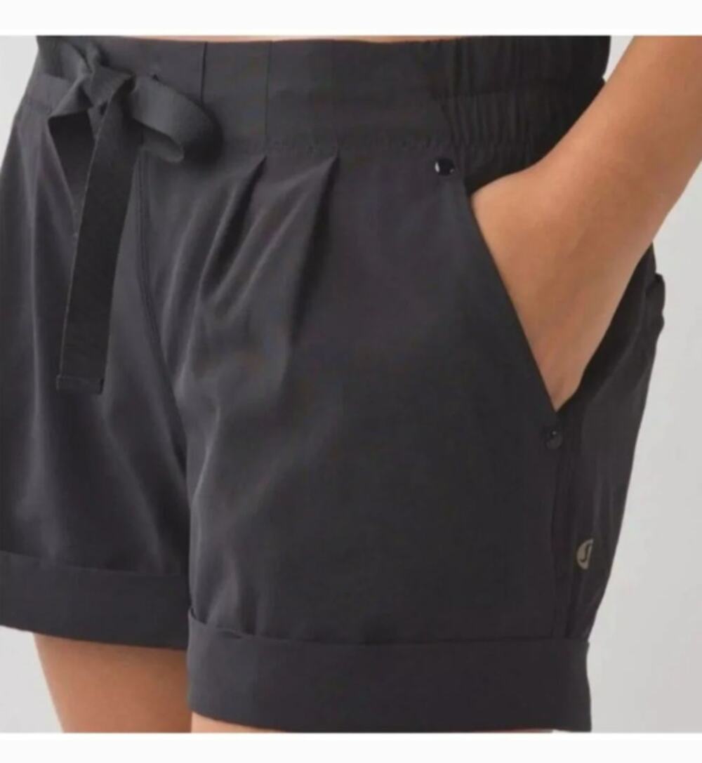 Lululemon Spring Break Away Short II Black Womens Size 4 Running Athleisure